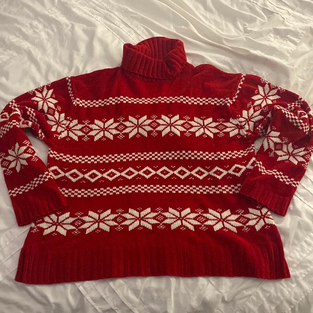 XL SOFT RED HOLIDAY SWEATER.